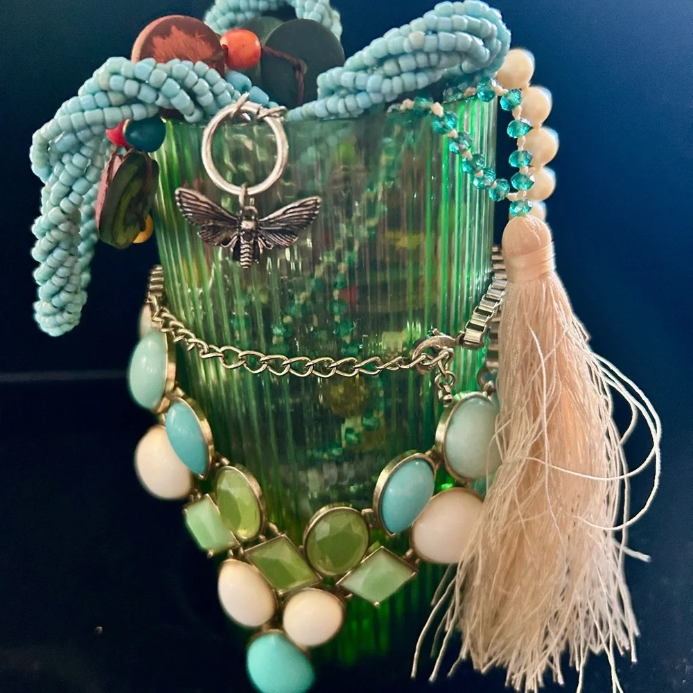 Mystery Cup “Desert Dreaming “ full of vintage estate Jewlery in a Saguaro glass - Picture 5 of 6